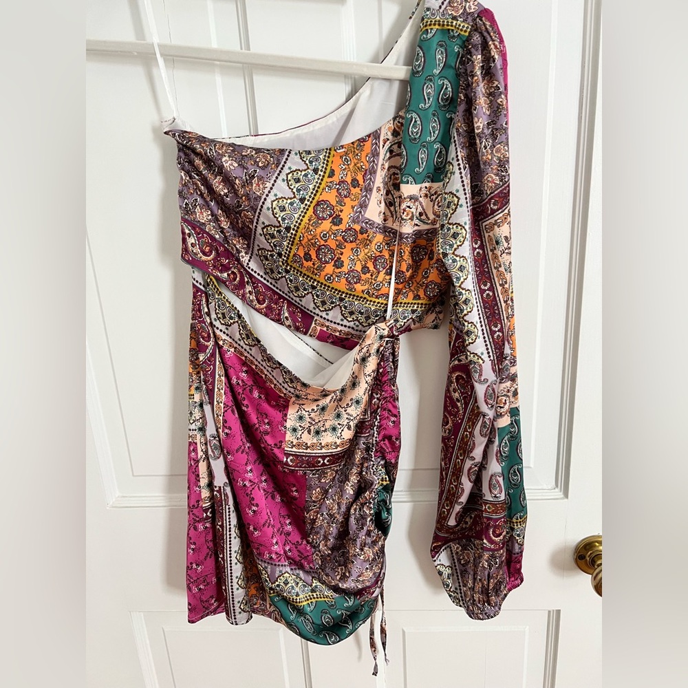 One shoulder paisley print dress with cut out!
